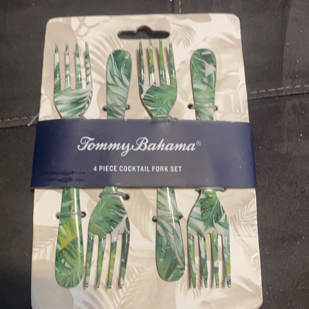 NWT Tommy Bahama set of 4 Cocktail Fork Set - Palm Leaf Pattern